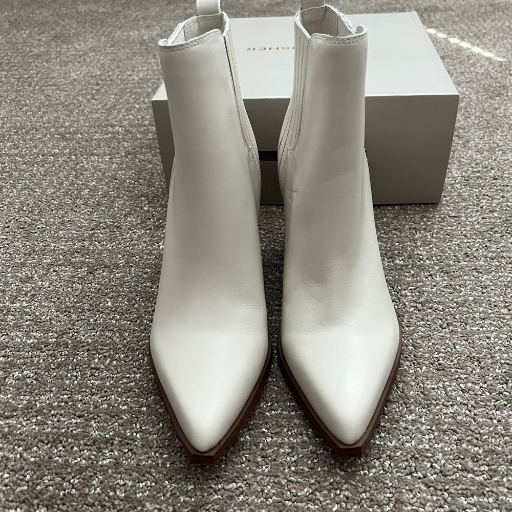MARC FISHER MATTER BLOCK HEEL BOOTIES - Picture 4 of 8